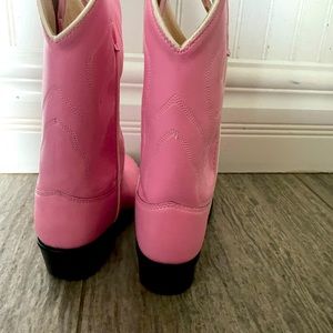 Pink cowboy boots barely worn in great shape